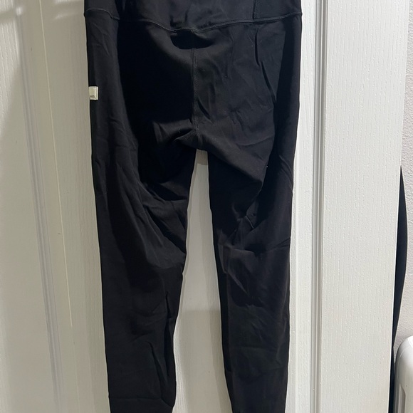 Vuori Women's VW4018 AllTheFeels Legging Black worn once - Picture 4 of 6